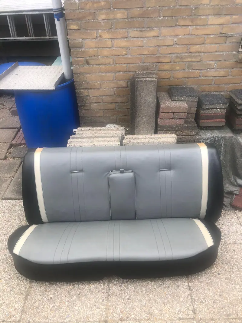 Achterbank met nieuwe bekleding