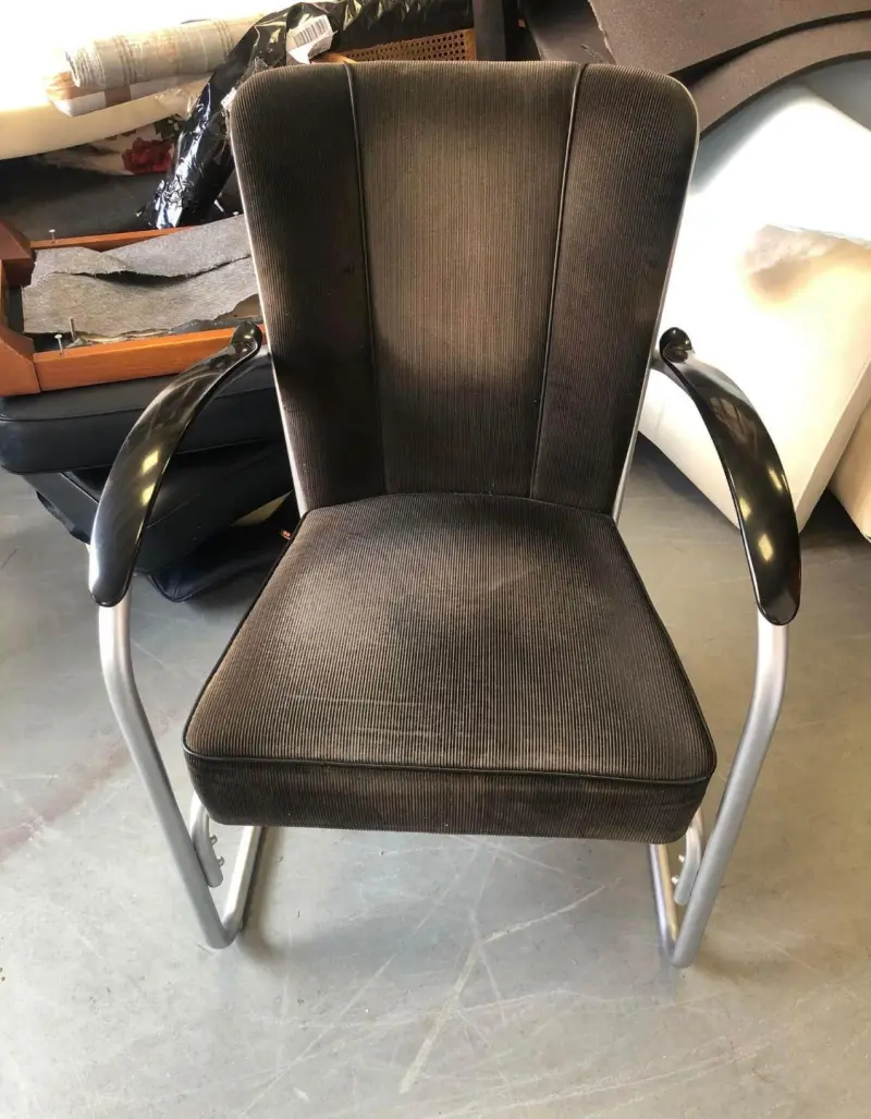 Buisframe-fauteuil met versleten bruine bekleding