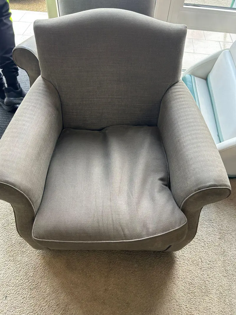 Klassieke fauteuil met grijze stof